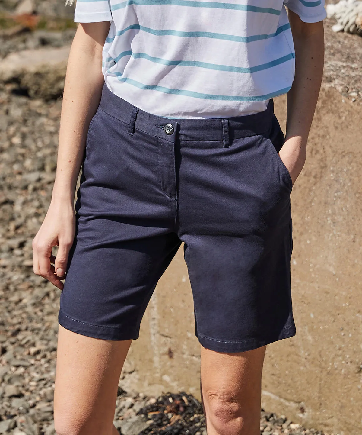 Navy - Women's stretch chino shorts